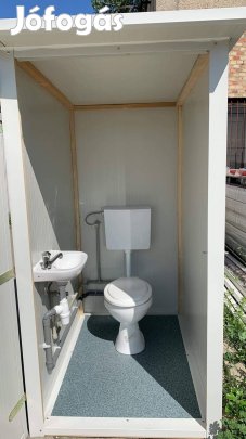 Vízöblítéses kerti WC, kinti WC.szendvicspanel szaniter konténerl