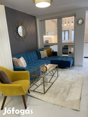 Vízparti utcában jakuzzis, felújított nyaraló eladó!