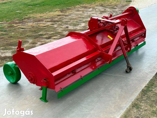 Vízszintes tengelyű félig függesztett szárzúzó szártépő