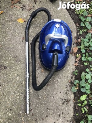 Vízszűrős porszívó