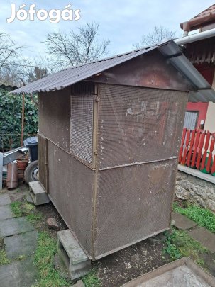 Volier papagájoknak