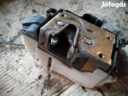 Volkswagen Caddy 95-02 Jobb Első Ajtó Zárszerkezet