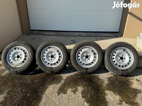 Volkswagen Caddy acélfelni nyári gumikkal 195/65 R15