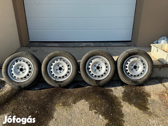 Volkswagen Caddy acélfelni nyári gumikkal 195/65 R15