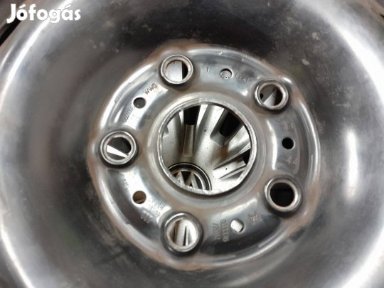 Volkswagen Golf VII gyári acél/lemez felni garnitúra téli gumival