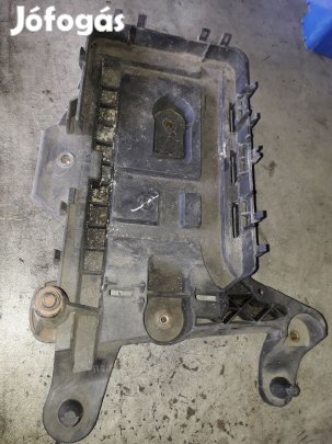 Volkswagen Golf V Akkumulátor Tartó