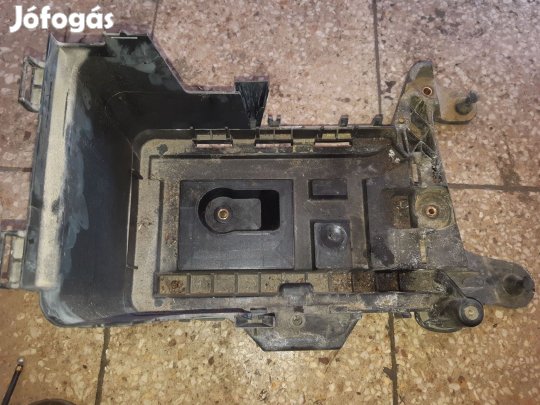 Volkswagen Golf V Akkumulátor Tartó