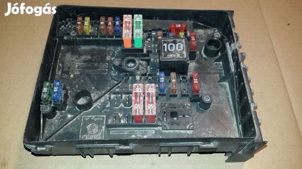 Volkswagen Golf V Biztosítéktábla / Relé Tábla