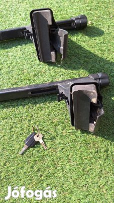 Volkswagen Golf V felni nyári gumival és tetőcsomagtartó