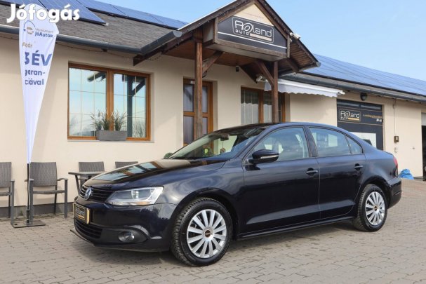 Volkswagen Jetta 1.2 TSI Comfortline Mo-i - Egy...