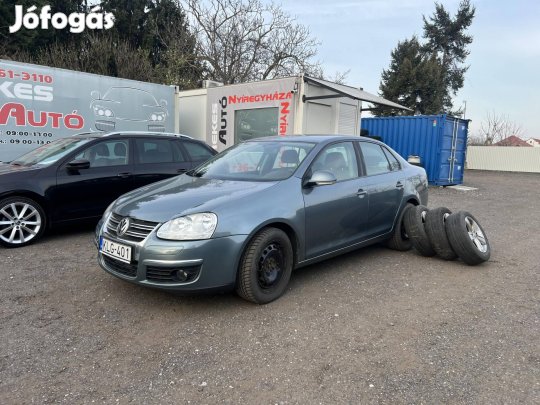 Volkswagen Jetta 1.6 Trendline 1.6Benzin-Jéghid...