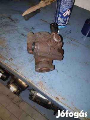 Volkswagen Passat B4 Kormányszervó Szivattyú