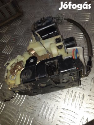 Volkswagen Passat B5 01-05 Bal Hátsó Ajtó Zárszerkezet + Központizár
