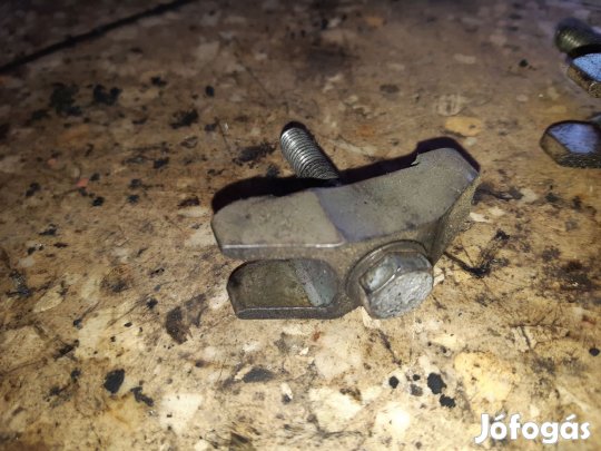 Volkswagen Passat B5 96-00 Porlasztó Leszorító