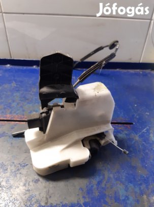 Volkswagen Passat B5 96-05 Bal Első Ajtó Zárszerkezet + Központizár