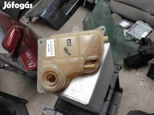 Volkswagen Passat B5 96-05 Kiegyenlítő Tartály