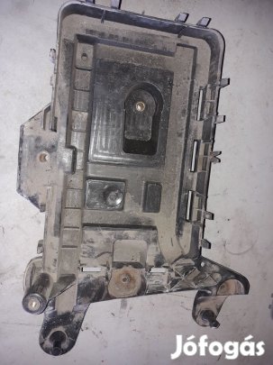 Volkswagen Passat B6 Akkumulátor Tartó