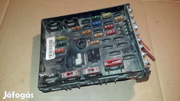 Volkswagen Passat B6 Biztosítéktábla / Relé Tábla