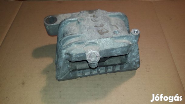 Volkswagen Passat B6 Jobb Motortartó Bak