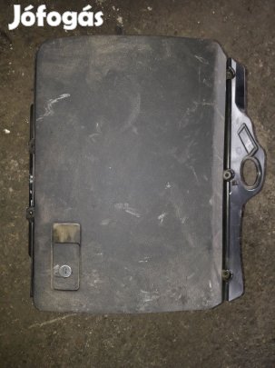 Volkswagen Passat B6 Kesztyűtartó