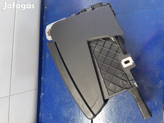 Volkswagen Passat B6 Könyöklő