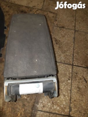 Volkswagen Passat B6 Könyöklő