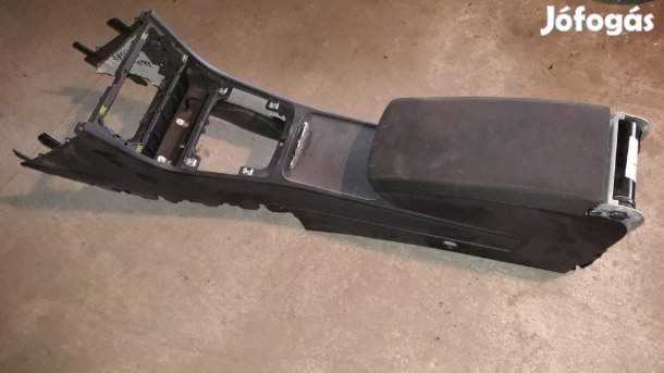 Volkswagen Passat B6 Középbox