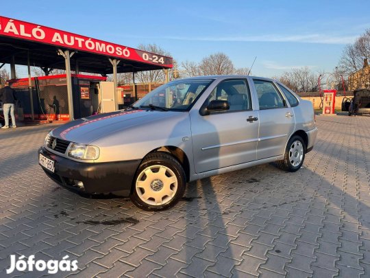 Volkswagen Polo Classic 1.4 16V (75Le) (AUA)