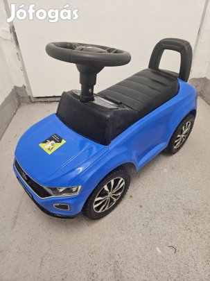 Volkswagen T-Roc lábbal hajtós, alig használt, zenélős kis autó eladó