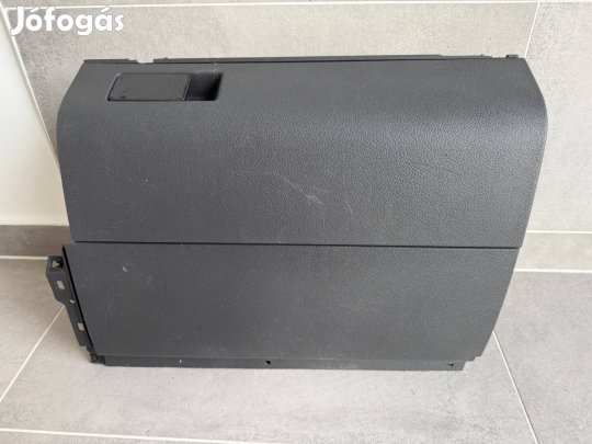 Volkswagen Touran kesztyűtartó