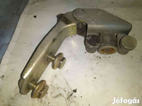 Volkswagen Transporter T4 91-03 Jobb Tolóajtó Középső Görgő