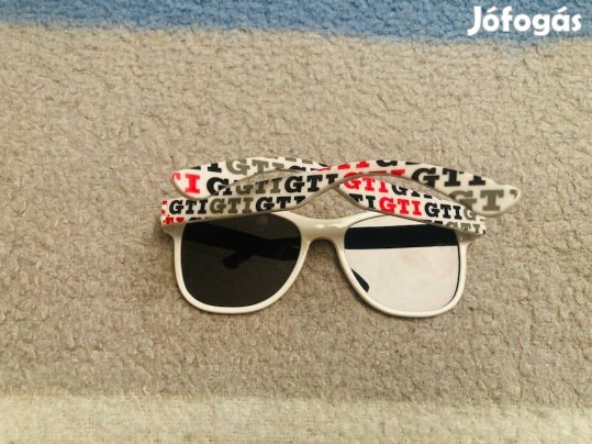 Volkswagen VW Golf GTI fehér napszemüveg