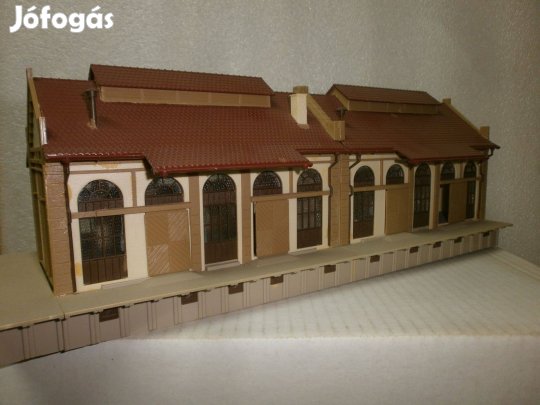 Vollmer - nagy modern teher állomás raktár - H0 - ( F-51)