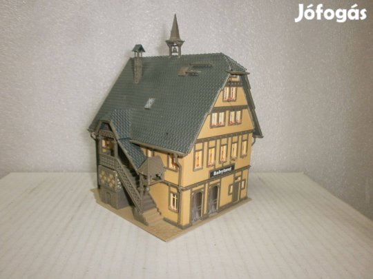 Vollmer - városi lakóház üzlettel - 1:87 - ( F-83)