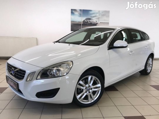 Volvo V60 1.6 D Drive Momentum Tempomat!Tolatór...