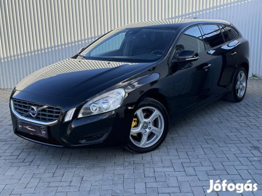Volvo V60 2.0 D [D3] Momentum Multimédia.LED.CI...