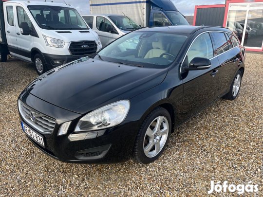 Volvo V60 2.0 D [D4] Momentum Geartronic Xenon....