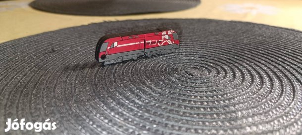 Vonat pendrive ritkaság. 16 gb-os, gumiból. 