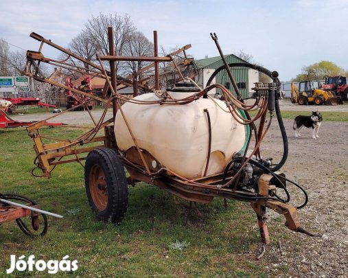 Vontatott 1000 literes vegyszerező 12 méteres szórókerettel