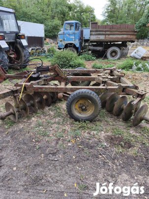 Vontatott nagy tárcsa csere érdekel