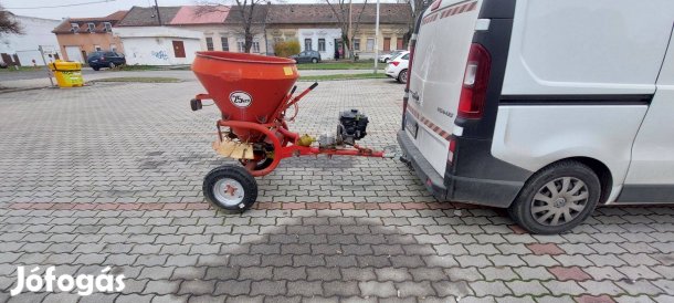 Vontatott sószóró