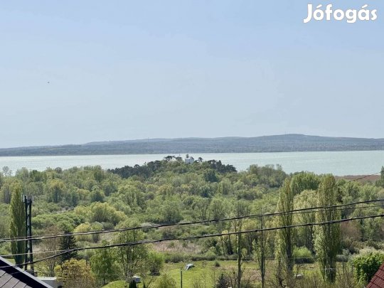 Vonyarcvashegyen örök panorámás ház eladó