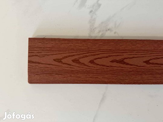 Vörösbarna színű, 210 cm hosszú, WPC Kerítésléc, országos szállítással