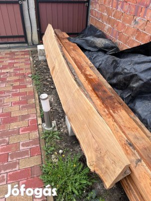 Vörösfenyő deszka és akácfa