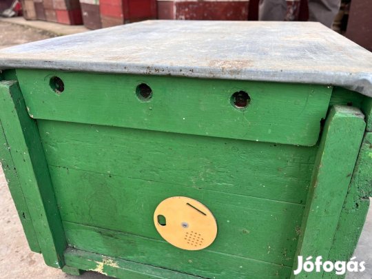 Vörösfenyőből készült Pároztató kaptár 3×1/2 nb