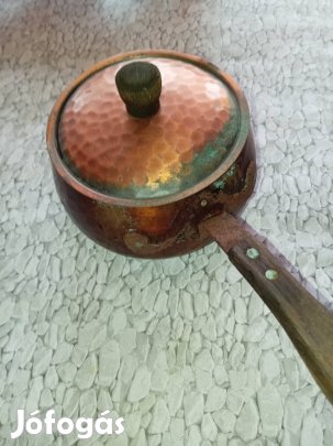 Vörösréz fanyeles edény