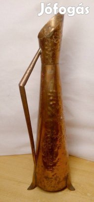 Vörösréz kalapált kiöntő K.J. szignóval. Egyedi ritkaság