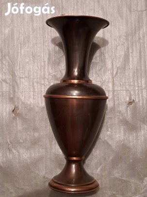 Vörösrézböl keszült virágváza