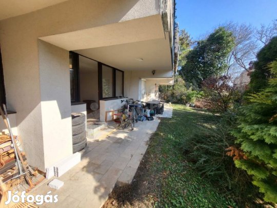 Vöröstorony lejtő - földszintes, teraszos, kertkapcsolatos