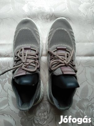 Vty 38-as sportcipő 